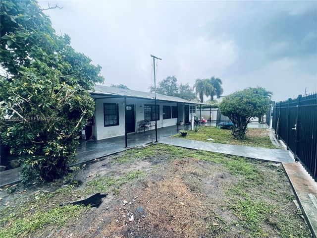 2751 Nw 99th Street, Miami, FL 33147
