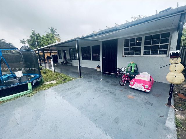 2751 Nw 99th Street, Miami, FL 33147