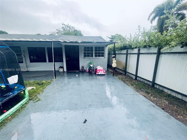 2751 Nw 99th Street, Miami, FL 33147