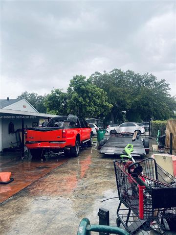 2751 Nw 99th Street, Miami, FL 33147