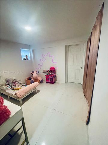2751 Nw 99th Street, Miami, FL 33147