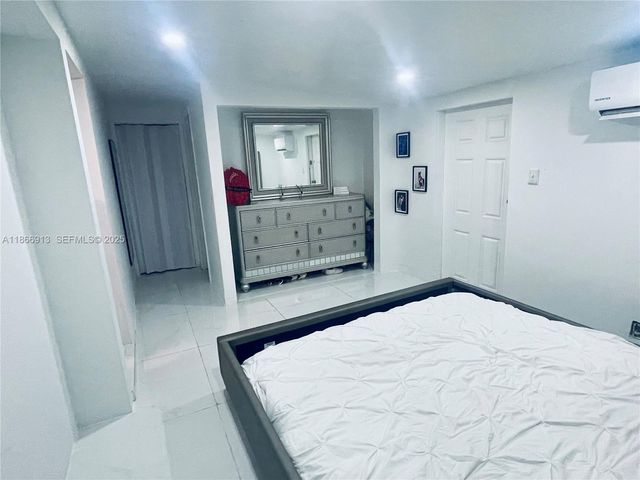 2751 Nw 99th Street, Miami, FL 33147