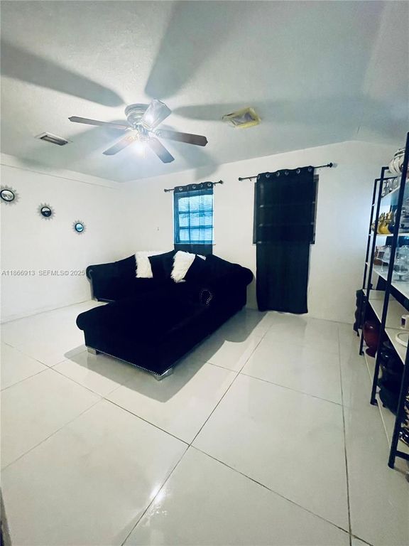 2751 Nw 99th Street, Miami, FL 33147