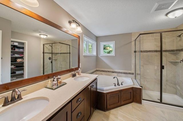 2460 White Pine Way, Stillwater, MN 55082