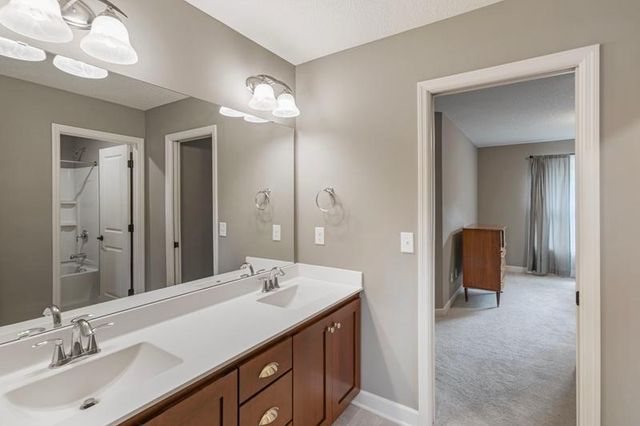 2460 White Pine Way, Stillwater, MN 55082