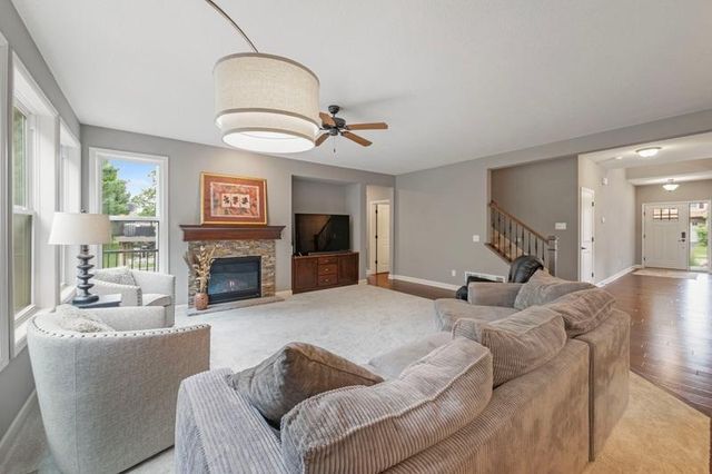 2460 White Pine Way, Stillwater, MN 55082