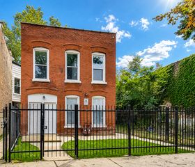 427 N Lawndale Avenue, Chicago, IL 60624