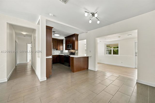 7120 SW 58th St, Miami, FL 33143