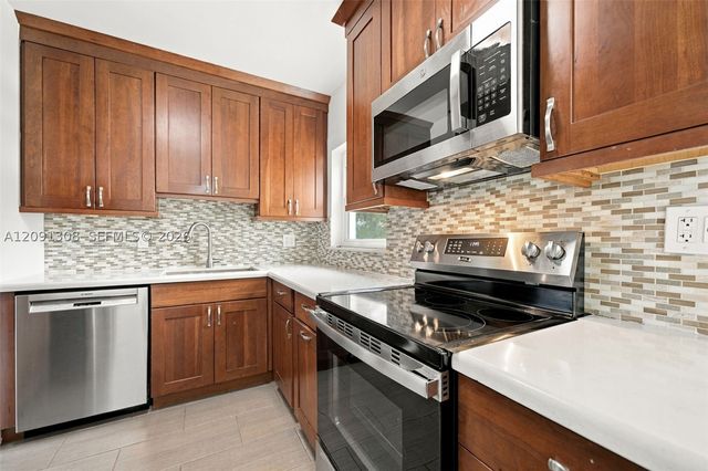 7120 SW 58th St, Miami, FL 33143