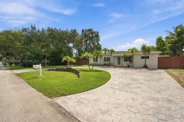 7120 SW 58th St, Miami, FL 33143