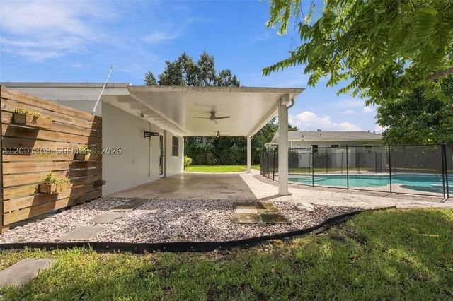 7120 SW 58th St, Miami, FL 33143