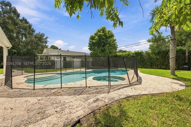 7120 SW 58th St, Miami, FL 33143