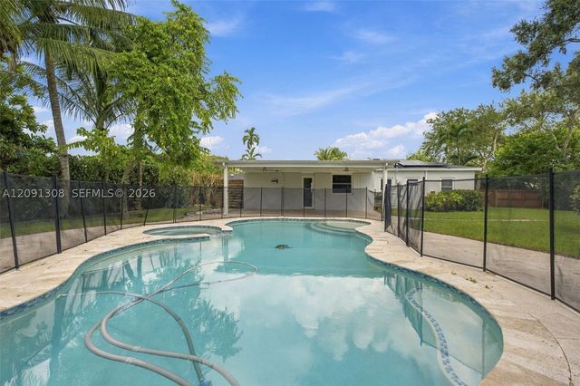 7120 SW 58th St, Miami, FL 33143