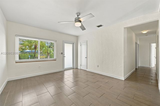 7120 SW 58th St, Miami, FL 33143