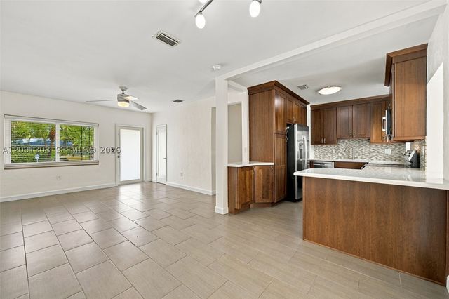 7120 SW 58th St, Miami, FL 33143