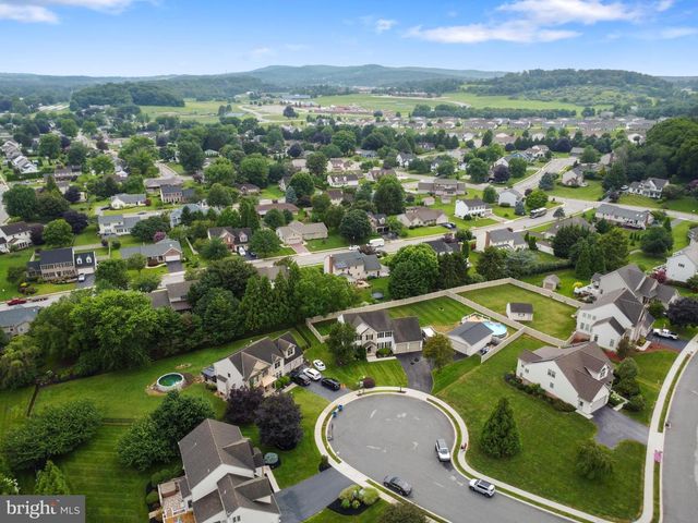 204 ENCAMPMENT CT, Spring Grove, PA 17362