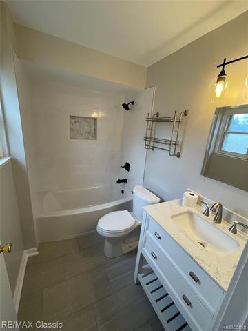 3825 Fieldview Avenue, West Bloomfield, MI 48324