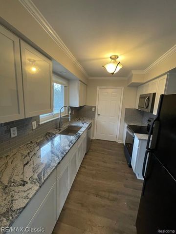 3825 Fieldview Avenue, West Bloomfield, MI 48324