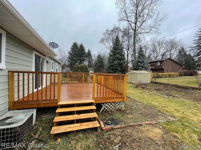 3825 Fieldview Avenue, West Bloomfield, MI 48324