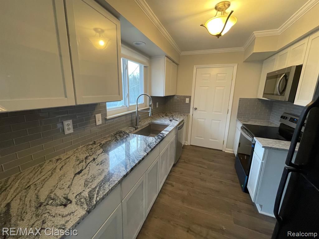 3825 Fieldview Avenue, West Bloomfield, MI 48324