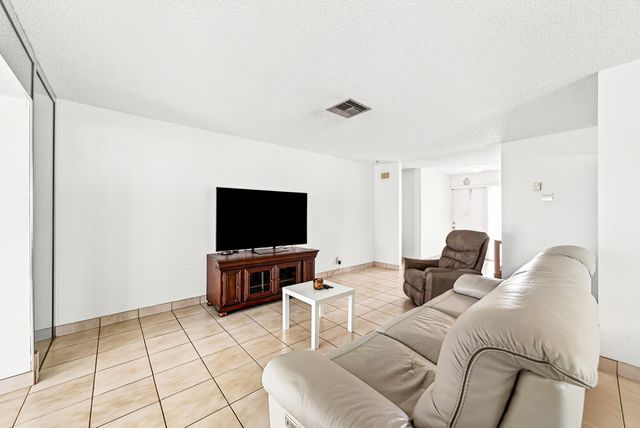 6061 Stanley Lane, Delray Beach, FL 33484