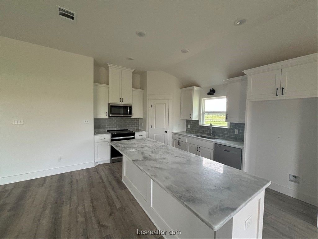 534 Harvest Lake Drive, Snook, TX 77878 — photo 3