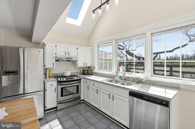 20596 AIRMONT RD, Bluemont, VA 20135