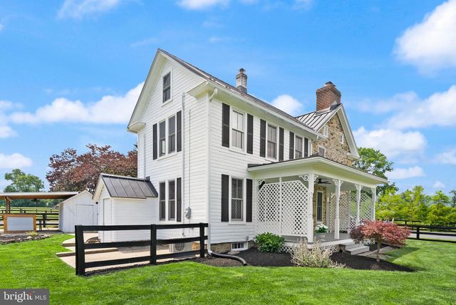20596 AIRMONT RD, Bluemont, VA 20135