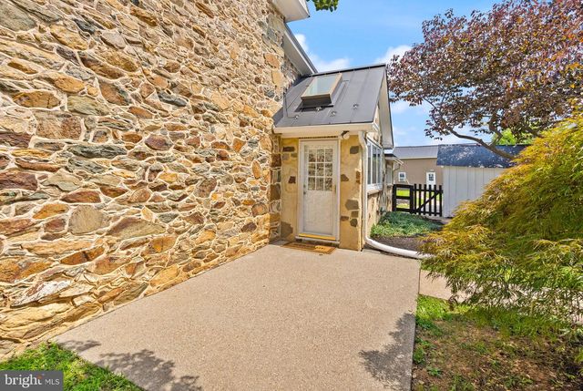 20596 AIRMONT RD, Bluemont, VA 20135
