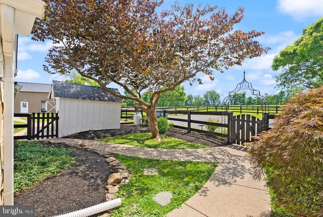20596 AIRMONT RD, Bluemont, VA 20135