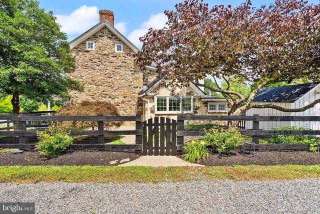 20596 AIRMONT RD, Bluemont, VA 20135