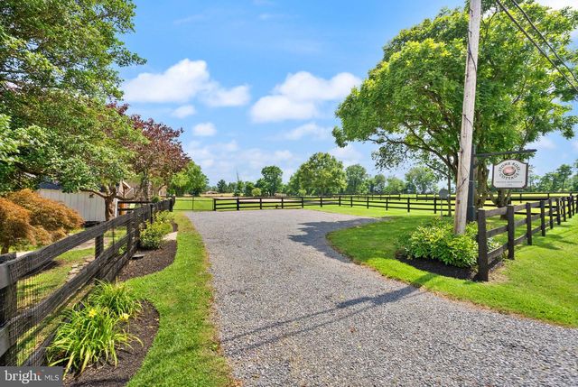 20596 AIRMONT RD, Bluemont, VA 20135
