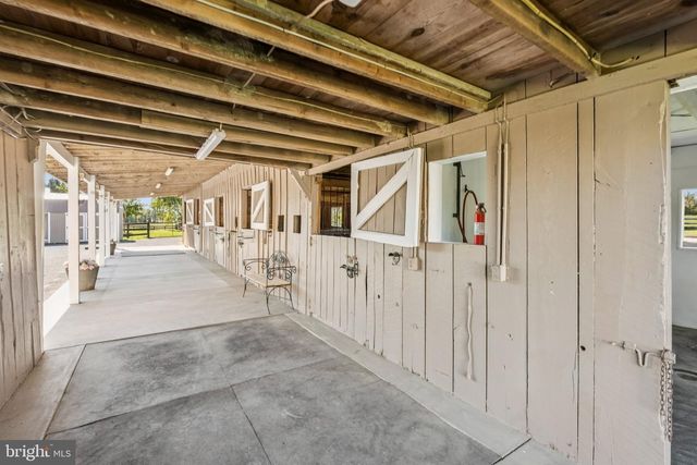 20596 AIRMONT RD, Bluemont, VA 20135