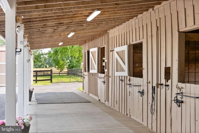 20596 AIRMONT RD, Bluemont, VA 20135