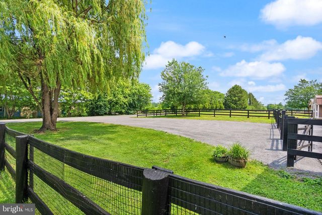 20596 AIRMONT RD, Bluemont, VA 20135