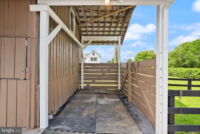 20596 AIRMONT RD, Bluemont, VA 20135