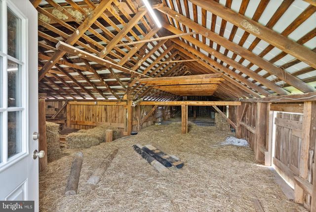 20596 AIRMONT RD, Bluemont, VA 20135