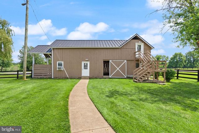 20596 AIRMONT RD, Bluemont, VA 20135