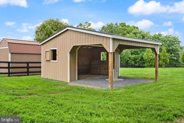 20596 AIRMONT RD, Bluemont, VA 20135