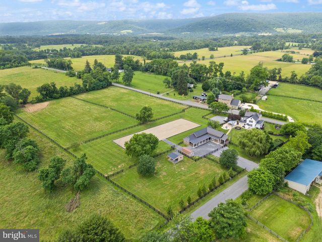 20596 AIRMONT RD, Bluemont, VA 20135