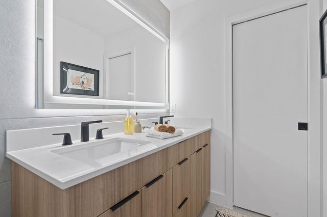 1905 Albury CV D, Austin, TX 78758