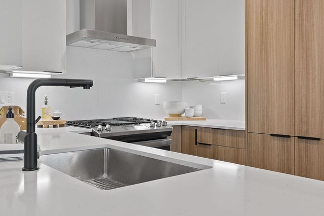 1905 Albury CV D, Austin, TX 78758