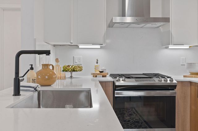 1905 Albury CV D, Austin, TX 78758