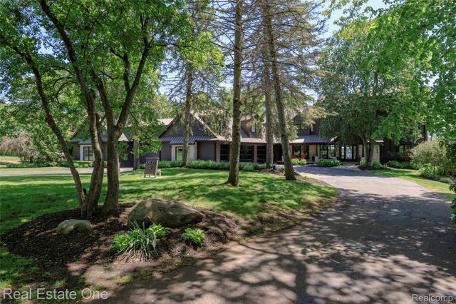 7689 Deerhill Drive, Village Of Clarkston, MI 48346