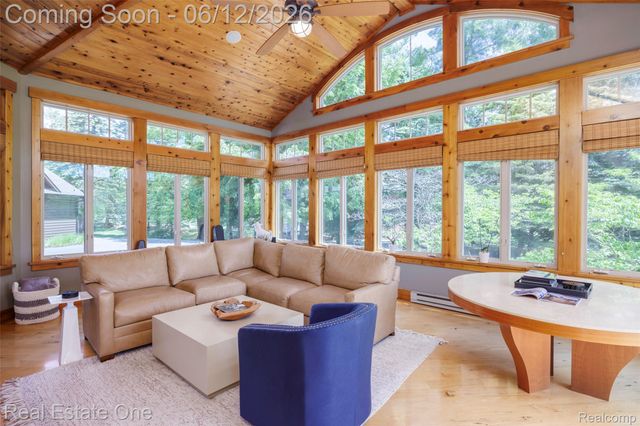7689 Deerhill Drive, Village Of Clarkston, MI 48346