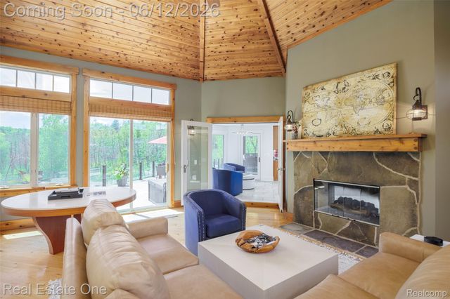 7689 Deerhill Drive, Village Of Clarkston, MI 48346
