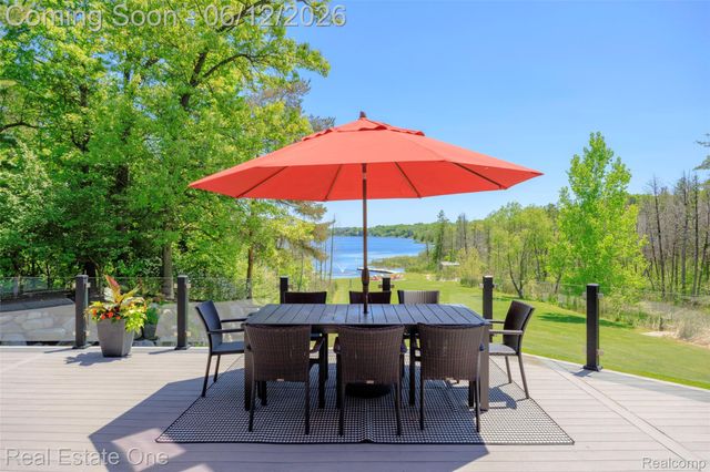 7689 Deerhill Drive, Village Of Clarkston, MI 48346