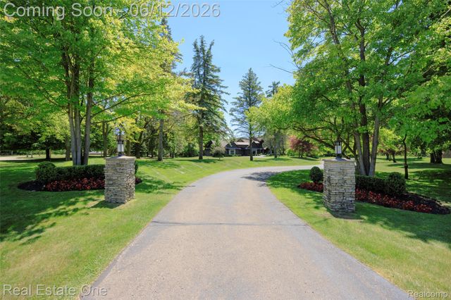 7689 Deerhill Drive, Village Of Clarkston, MI 48346