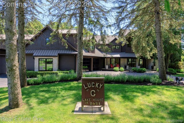 7689 Deerhill Drive, Village Of Clarkston, MI 48346