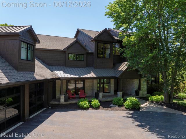 7689 Deerhill Drive, Village Of Clarkston, MI 48346